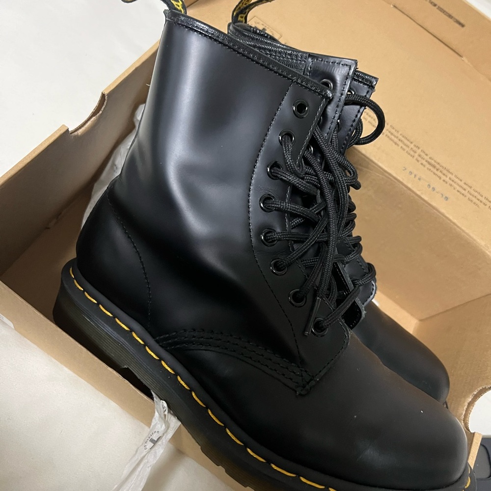 Women’s Dr. Marten smooth black 1460 boots size 7 - Picture 2 of 5